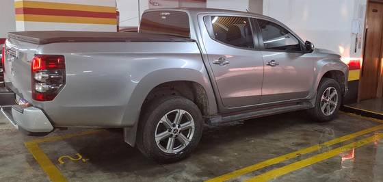 MITSUBISHI L200 TRITON 2.4 16V TURBO DIESEL SPORT HPE CD 4P 4X4 AUTOMÁTICO MITSUBISHI L200 TRITON 2.4 16V TURBO DIESEL SPORT HPE CD 4P 4X4 AUTOMÁTICO